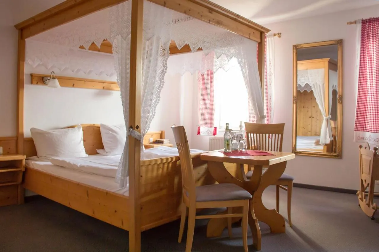 Hotel Gasthof Weisser Loewe 부르그탄