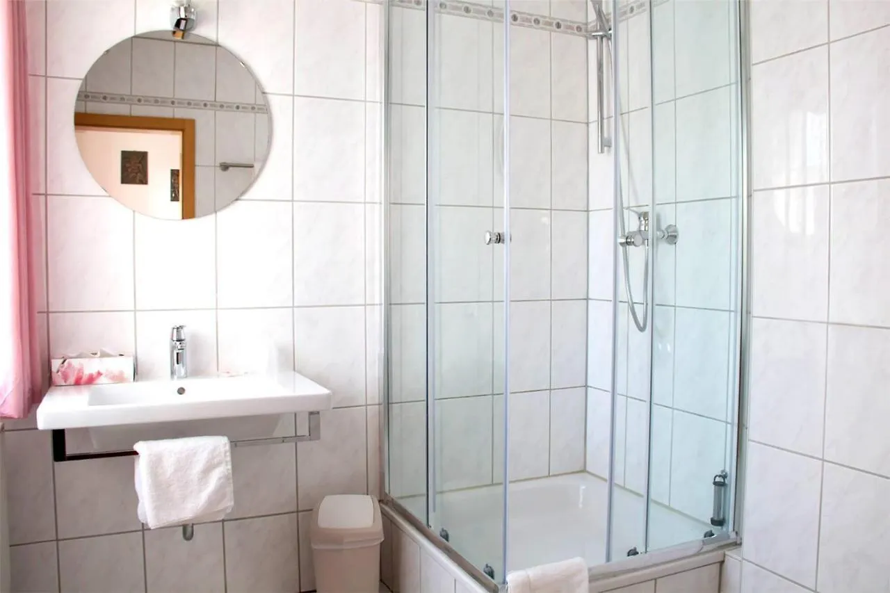 Hotel Gasthof Weisser Loewe 부르그탄
